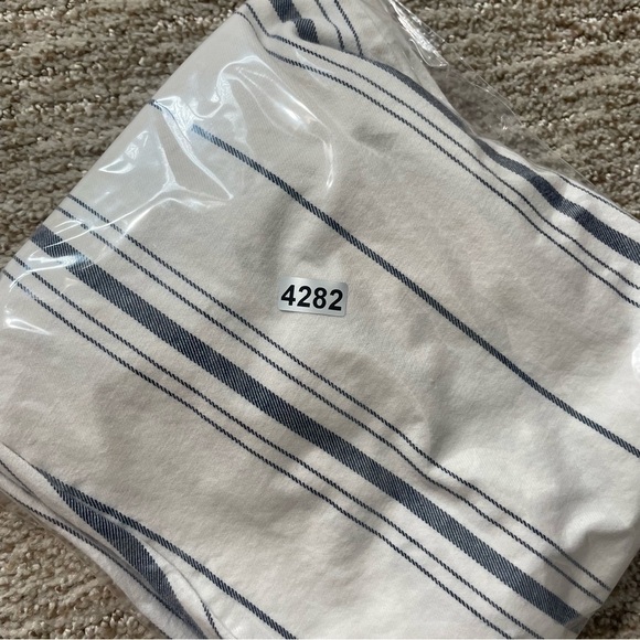 🚨 3 for $25 - Brandy Melville John Galt Tilden Pants - Picture 10 of 10